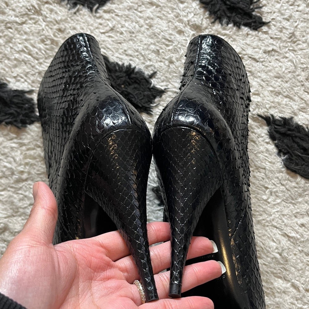 Saint Laurent size 36.5 Black Python booties Textured Ankle Boots - Picture 11 of 13